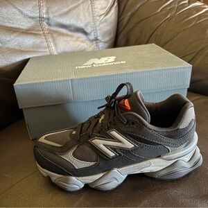 New Balance kids Black and Gray Sneakers
